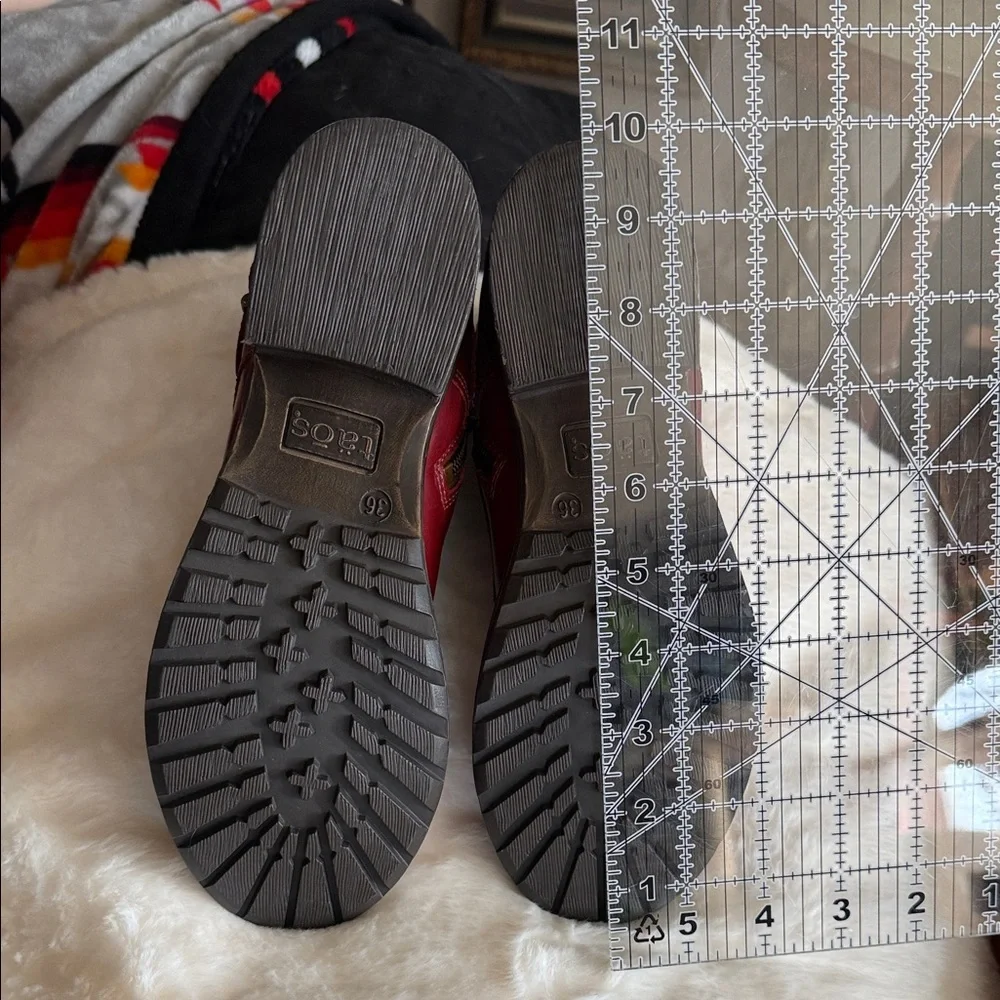 Taos Crave Footwear in Box - Picture 7 of 9